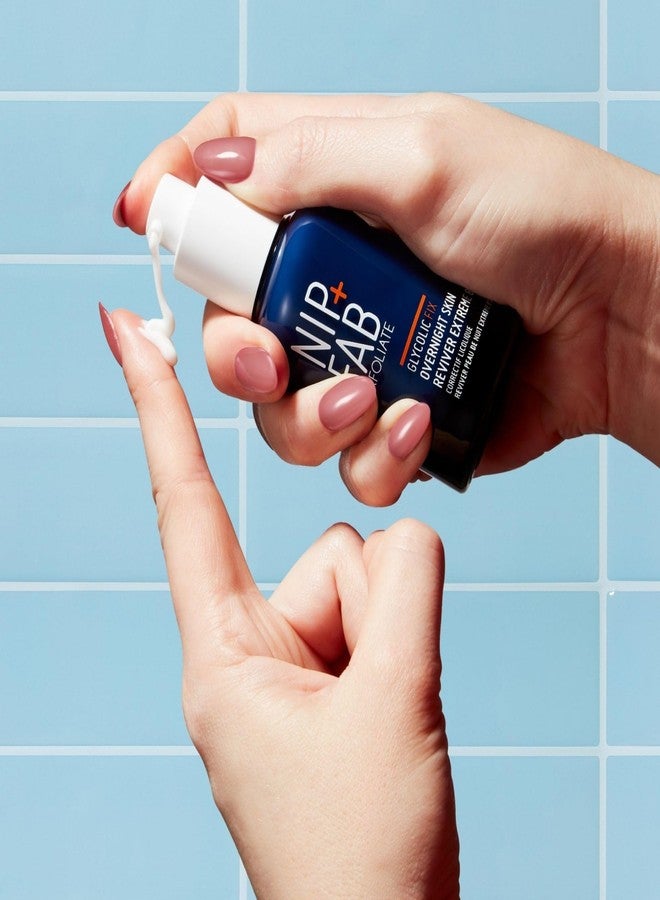 نيب بلس فاب مقشر البشرة الليلي Nip+Fab Glycolic Fix Extreme بتركيز 8%، 1.52 أونصة سائلة، مقشر للبشرة مع حمض اللاكتيك وتركيبة خاصة لتنعيم البشرة وترطيبها وتجديدها - Image 2